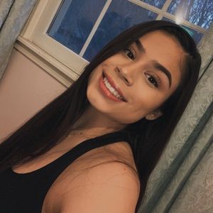 Meet your Posher, Emily